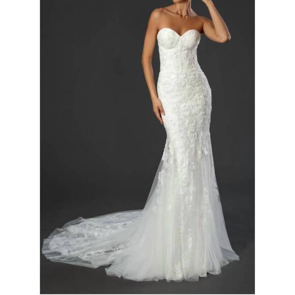 NEW STELLA COUTURE strapless mermaid style bridal gown in off white